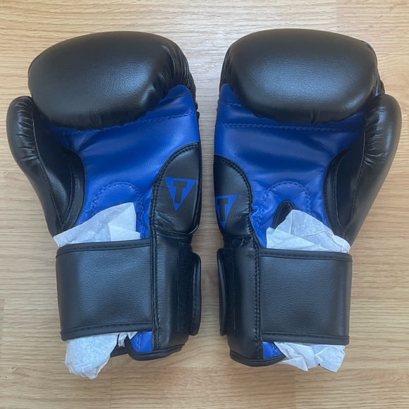 NEW Title Classic Boxing Gloves - Picture 2 of 4